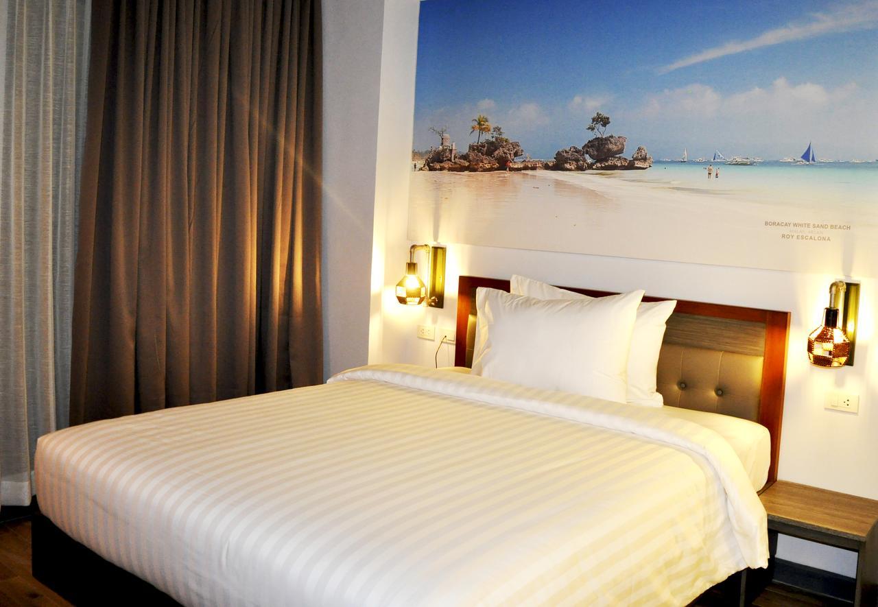 Gq Plaza Hotel Kalibo Buitenkant foto