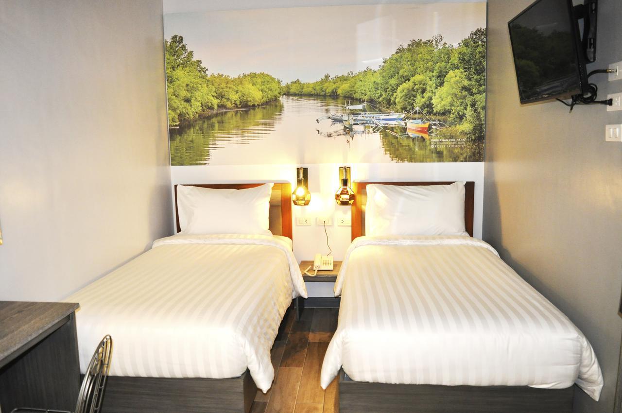 Gq Plaza Hotel Kalibo Buitenkant foto