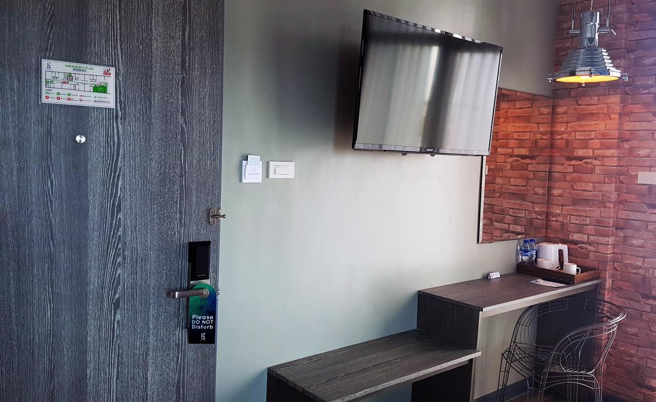 Gq Plaza Hotel Kalibo Buitenkant foto