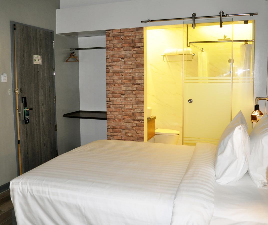Gq Plaza Hotel Kalibo Buitenkant foto